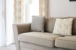 Host Stay Royal Pines Lodge