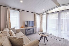 Host Stay Royal Pines Lodge