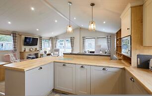 Host Stay Kinship Lodge