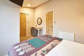 Host Stay Lucky Lodge