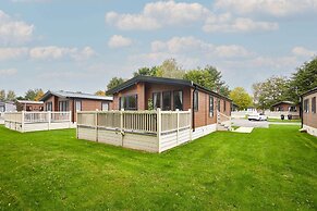Host Stay Lucky Lodge