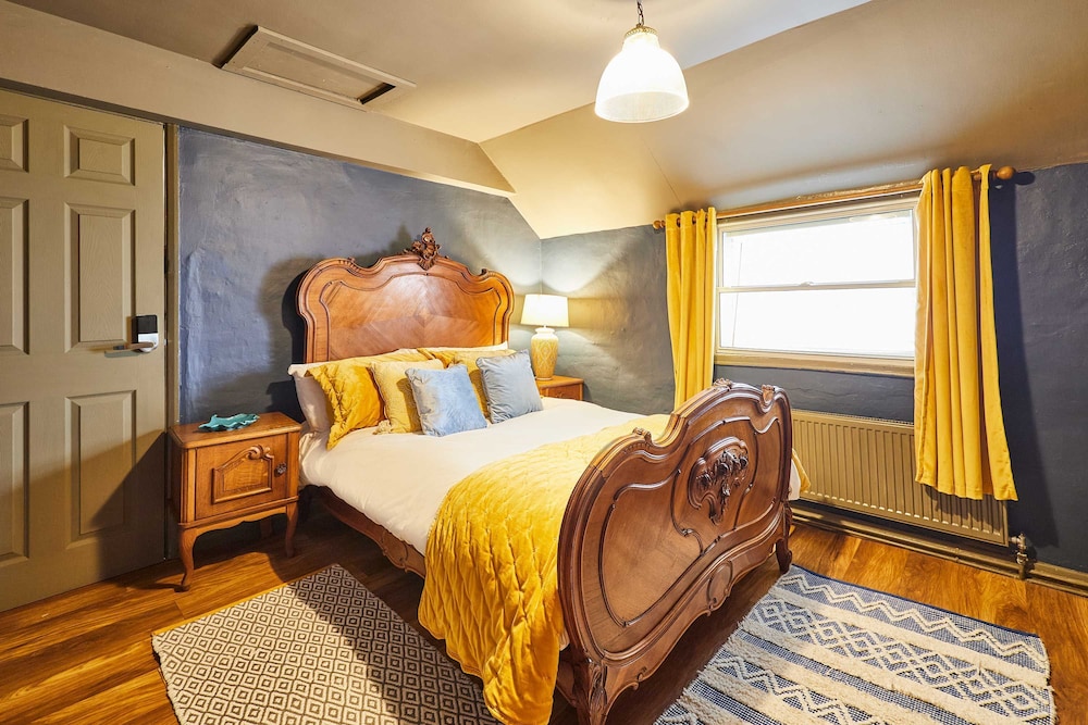 Host Stay The Little Townhouse