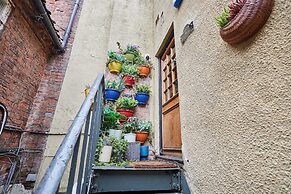 Host Stay The Little Townhouse