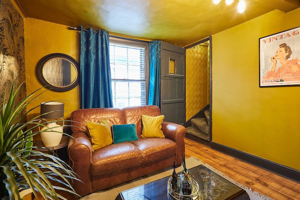 Host Stay The Little Townhouse