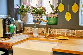 Host Stay The Little Townhouse