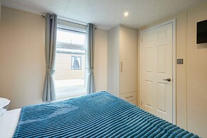 Host Stay Tarn Lodge