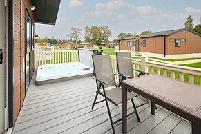 Host Stay Woodpecker Lodge
