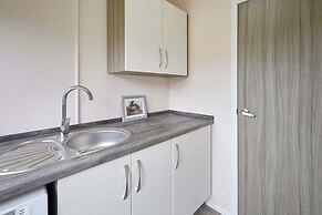 Host Stay Woodpecker Lodge