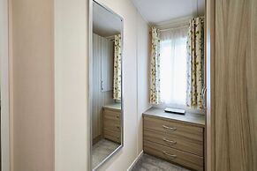 Host Stay Woodpecker Lodge