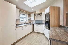 Host Stay Woodpecker Lodge
