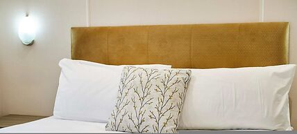 Host Stay Woodpecker Lodge