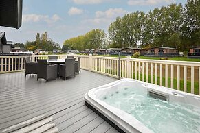 Host Stay Water s Edge Lodge
