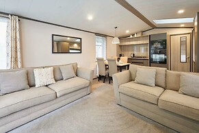 Host Stay Falconers Lodge