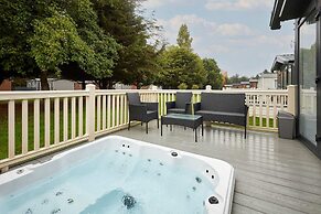 Host Stay Falconers Lodge