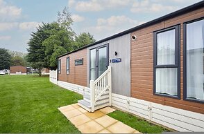 Host Stay Falconers Lodge