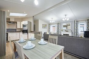 Host Stay Audley Lodge