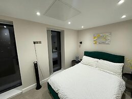 Leeds City Centre Chic Apartment