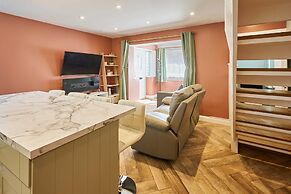 Host Stay Knights Manor Way