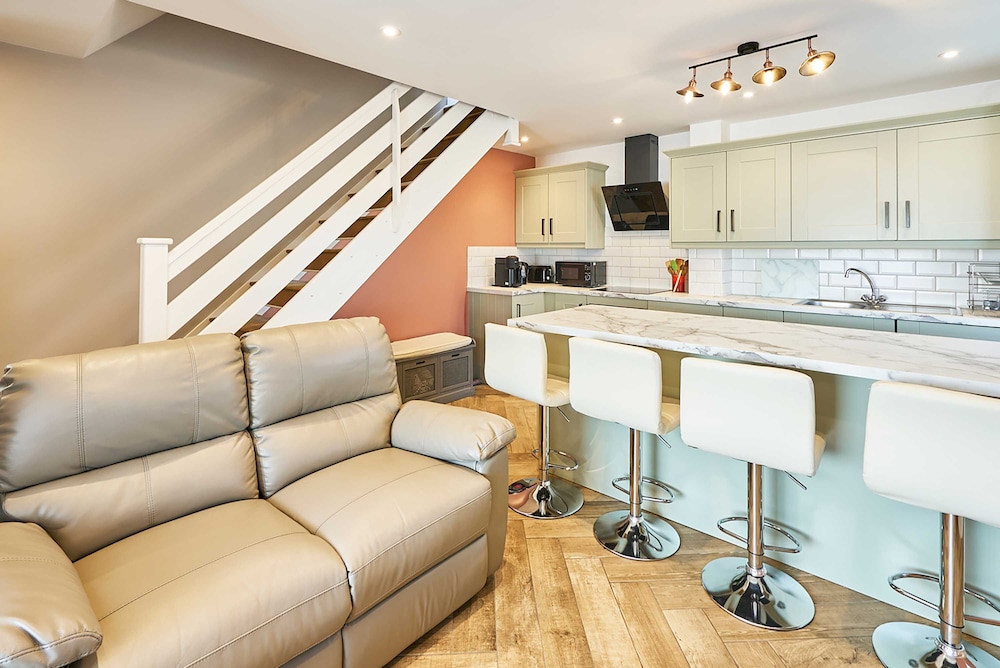 Host Stay Knights Manor Way