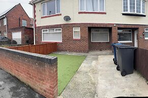 Bungalow - Sleeps 2 - Parking - Garden