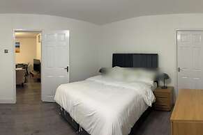 Bungalow - Sleeps 2 - Parking - Garden