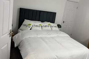 Bungalow - Sleeps 2 - Parking - Garden