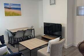 Bungalow - Sleeps 2 - Parking - Garden