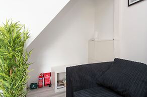 Stylish 4BR Home WiFi FreeParking