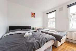 Stylish 4BR Home WiFi FreeParking