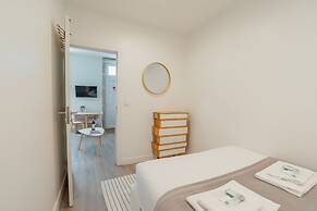 Downtown Cosy Apartment by Vacationy