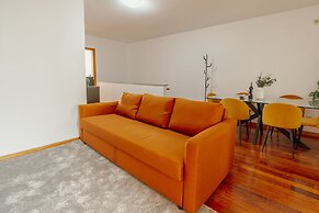 Modern Terrace 2BD Apartment by Vacationy