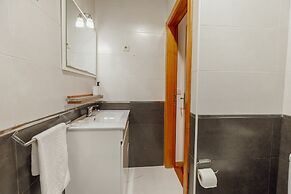 Modern Terrace 2BD Apartment by Vacationy
