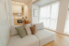 Bright Window Apartment by Vacationy