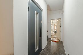 Downtown Comfort Apartment by Vacationy