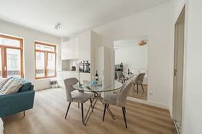 Downtown Comfort Apartment by Vacationy