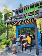 The 10 club hostel