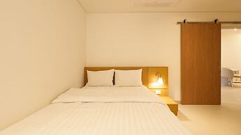 Taean Holy Dog Pool Villa