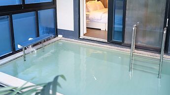 Taean Holy Dog Pool Villa