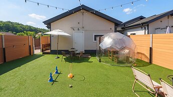 Taean Holy Dog Pool Villa