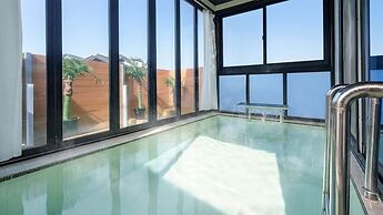 Taean Holy Dog Pool Villa