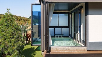 Taean Holy Dog Pool Villa