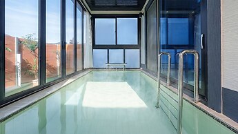 Taean Holy Dog Pool Villa