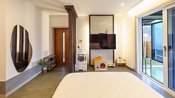 Taean Holy Dog Pool Villa