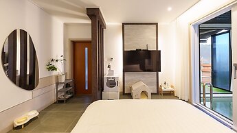 Taean Holy Dog Pool Villa