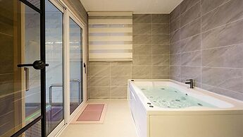 Taean Holy Dog Pool Villa