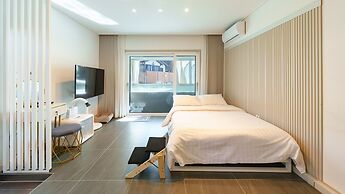Taean Holy Dog Pool Villa