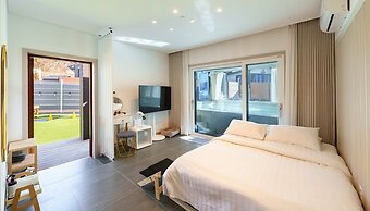 Taean Holy Dog Pool Villa