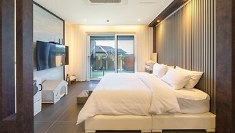 Taean Holy Dog Pool Villa