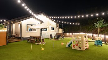 Taean Holy Dog Pool Villa