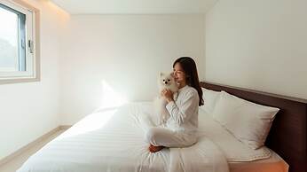 Taean Holy Dog Pool Villa